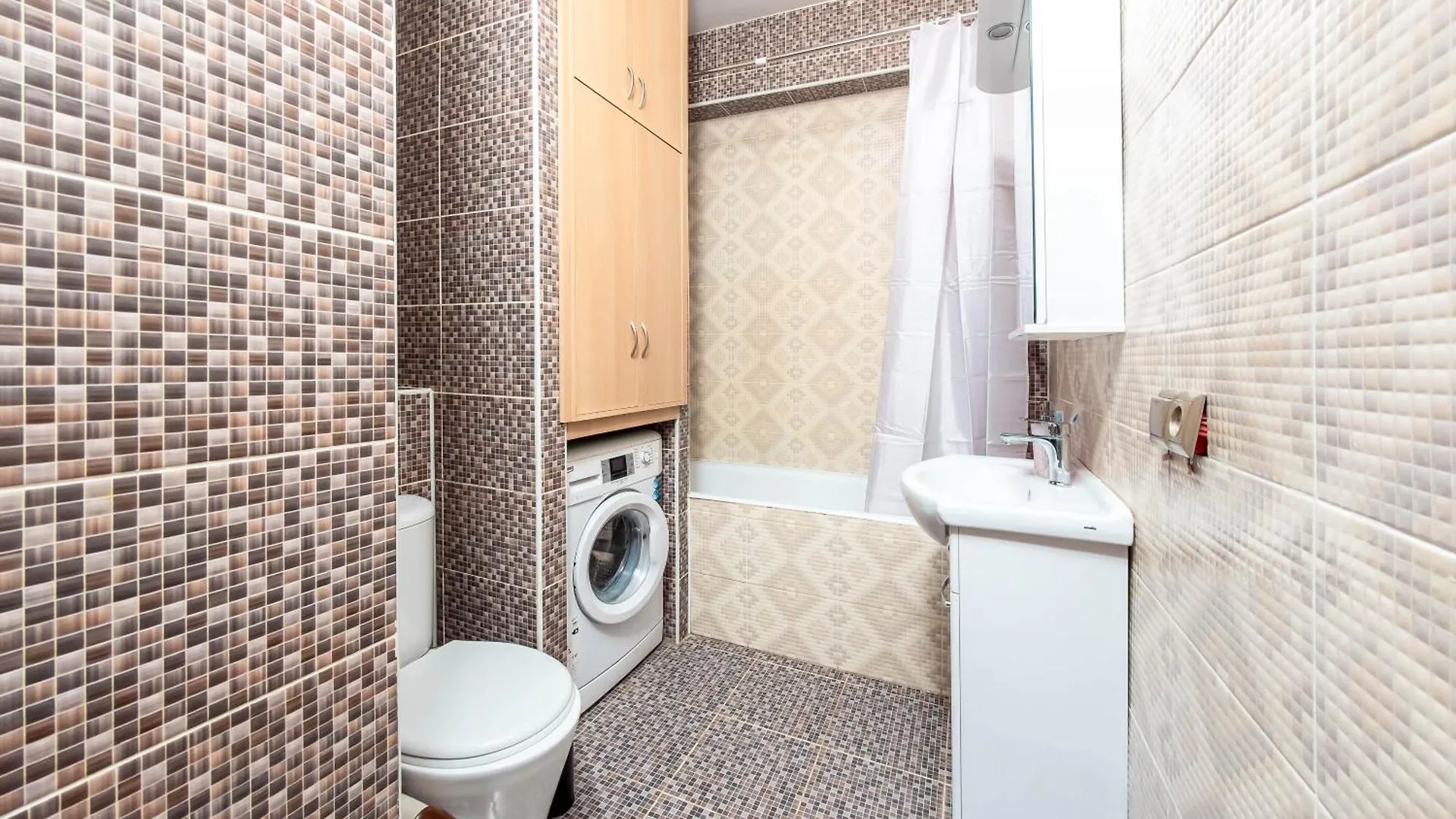 Apartment Оn Makatayeva 5 B Almatı 0*,