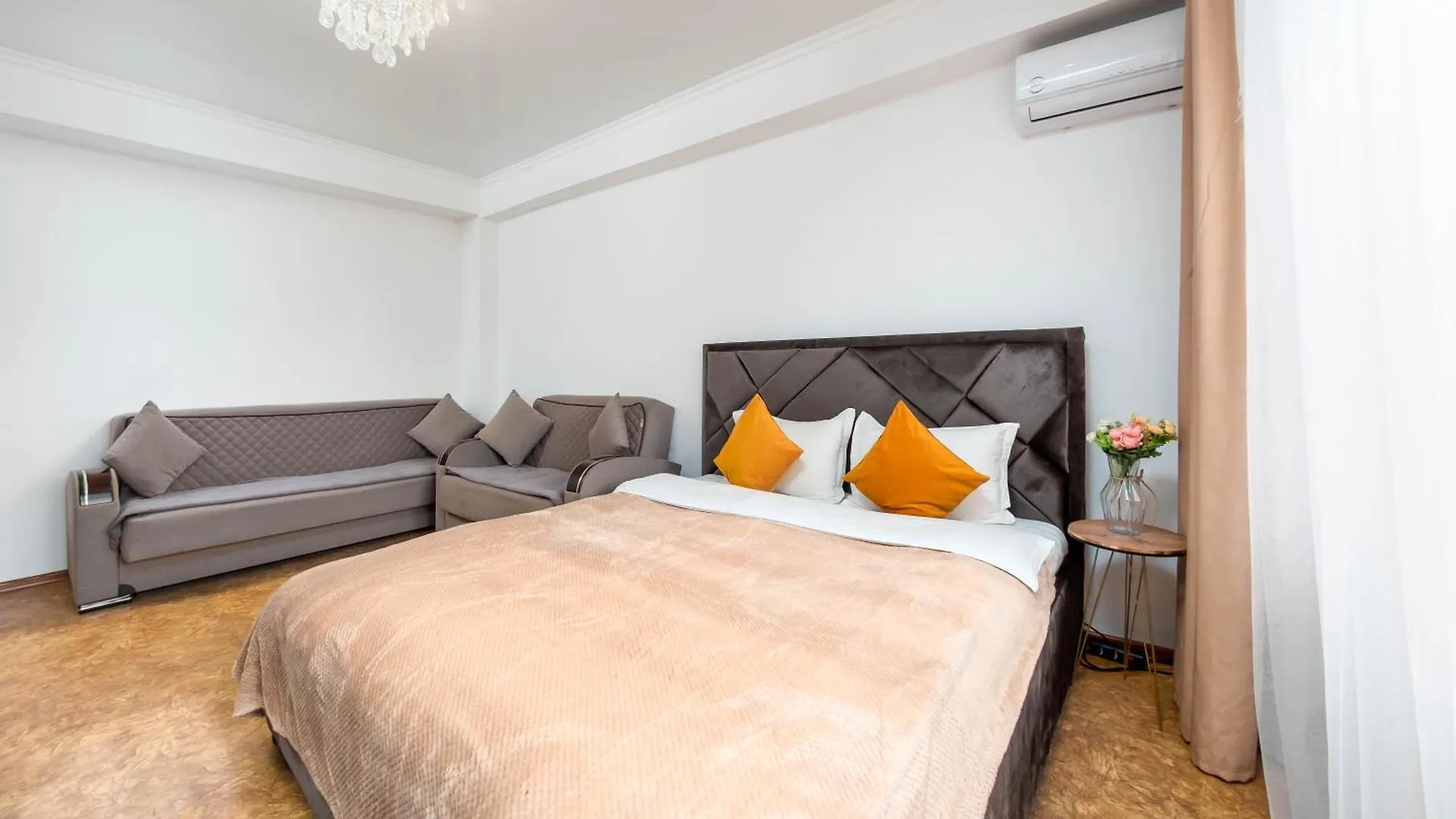 Apartment Оn Makatayeva 5 B Almatı